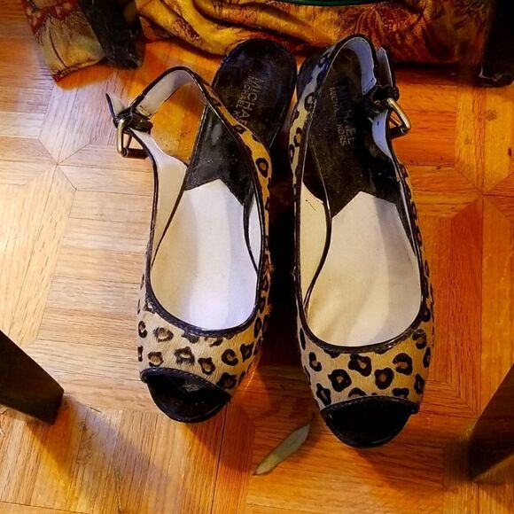 ADORABLE MICHAEL KORS 10 M SHOES!!! - Picture 1 of 3